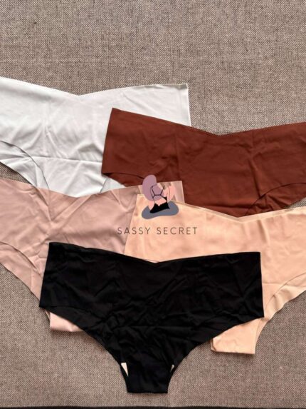 V-Shaped Seamless Ice Silk Panty – Scalloped Edge & Heart Detail (Imported)