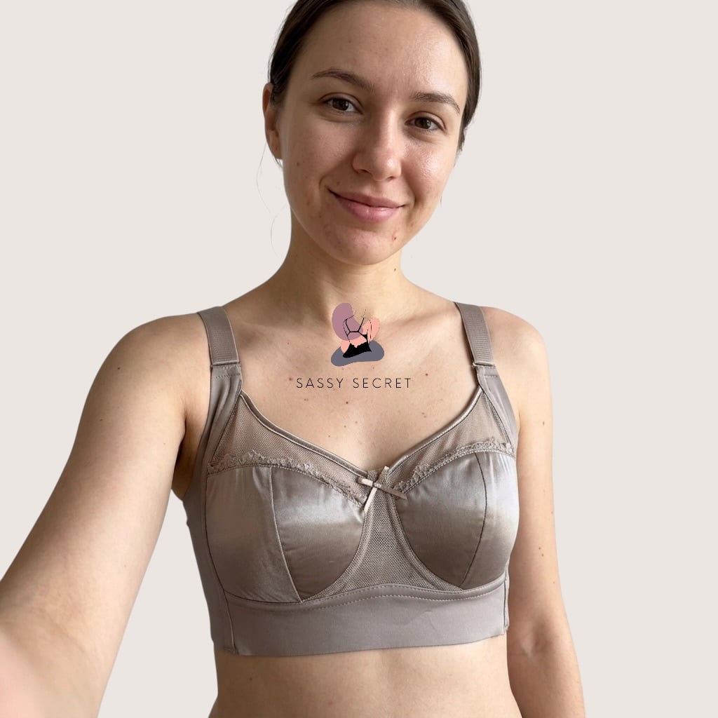 Non Padded Wireless Minimizer Bra – model image 1