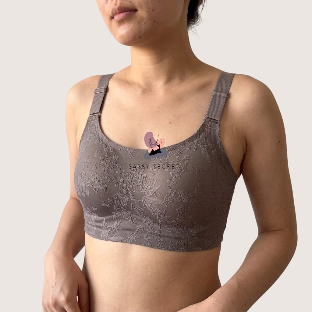 Heavy Bust Support Minimizer Bra – Seamless Wireless + Free Extender (Imported) – model image 3