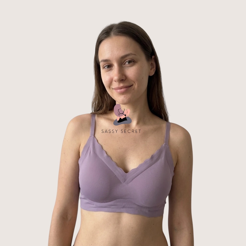 Seamless Free-Size Teen Bra – Fits Sizes 30-34 (Soft & Stretchy) – model image 1