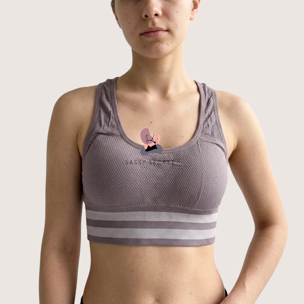 Light Padded Sports Bra – Minimizer Effect & Racerback Support (Imported) – model image 1