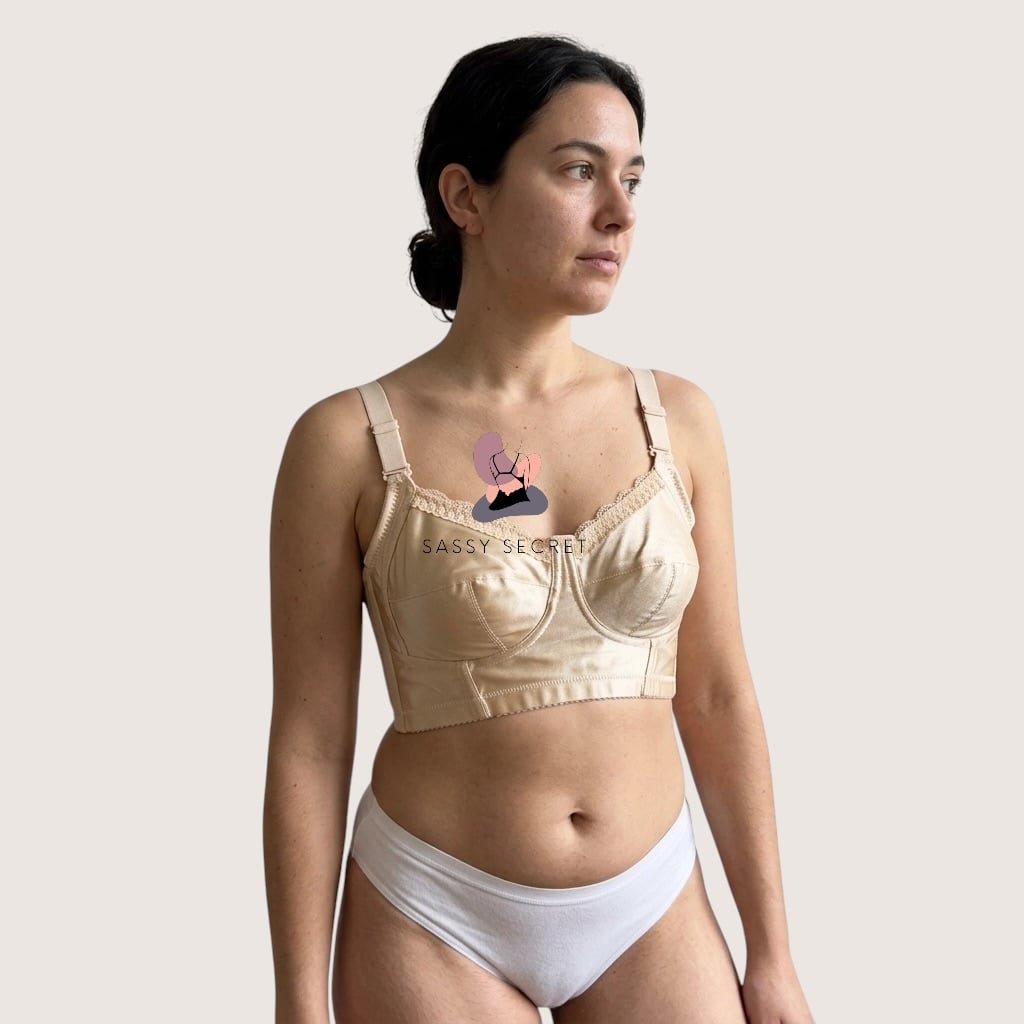 Wide Coverage Shaper Bra – model image 1