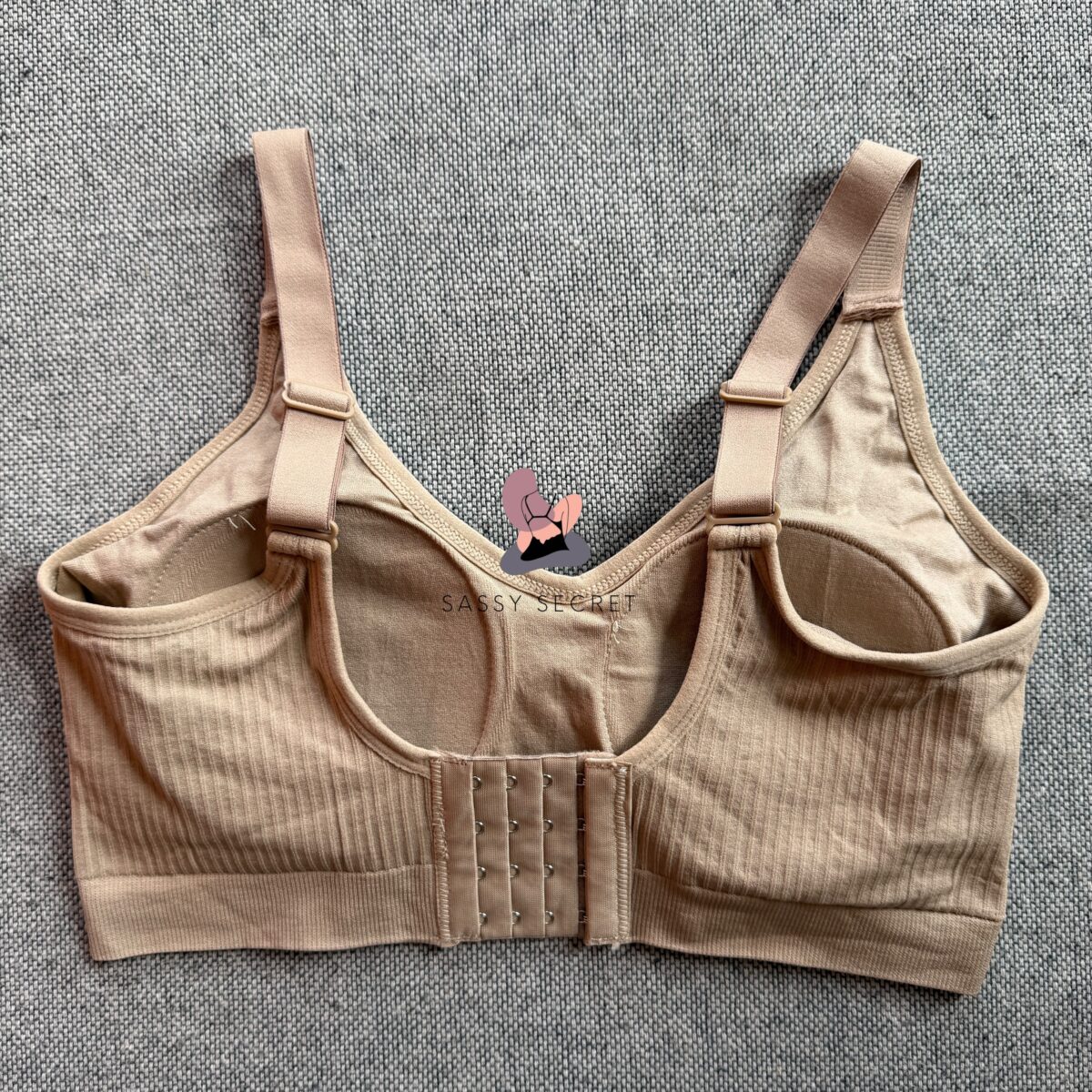 Light Padded Seamless Regular Wear Bra – Everyday V-Neck Comfort (Imported)