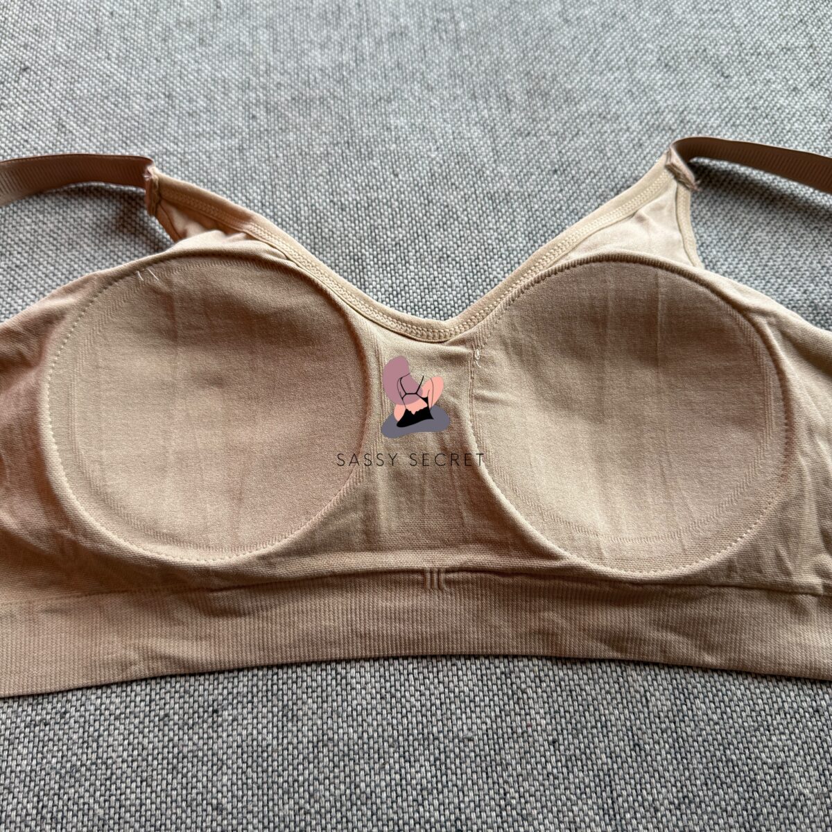 Light Padded Seamless Regular Wear Bra – Everyday V-Neck Comfort (Imported)