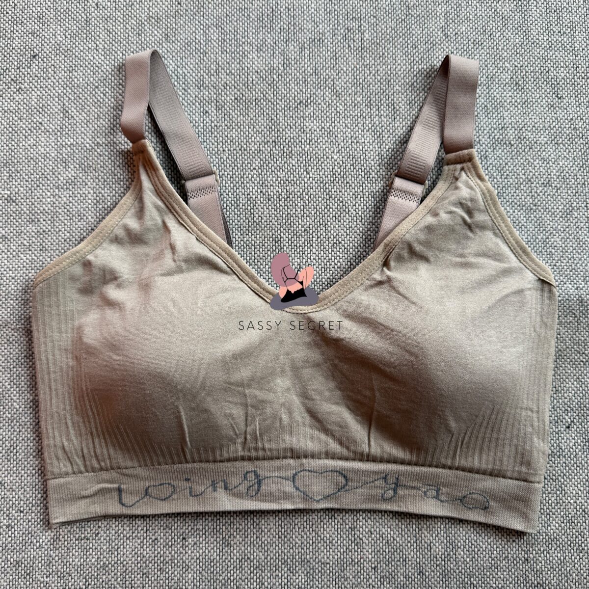 Light Padded Seamless Regular Wear Bra – Everyday V-Neck Comfort (Imported)