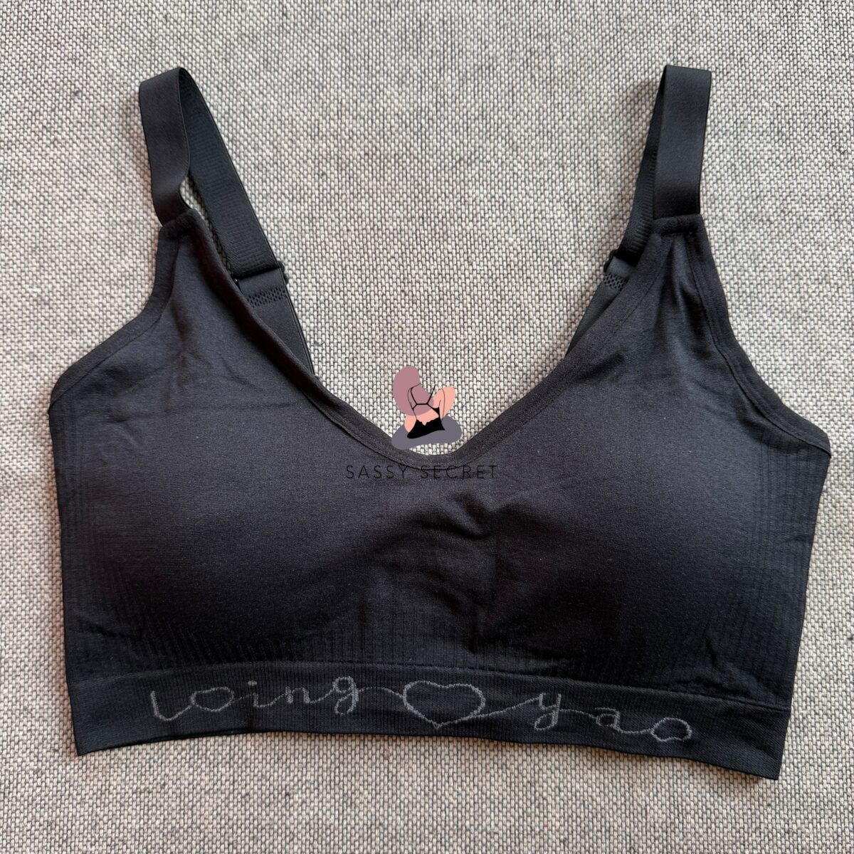 Light Padded Seamless Regular Wear Bra – Everyday V-Neck Comfort (Imported)